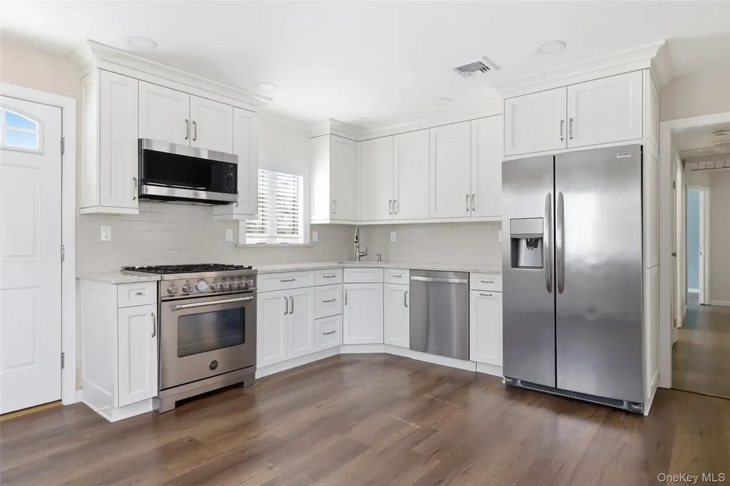 449 52nd Street Lindenhurst NY 11757