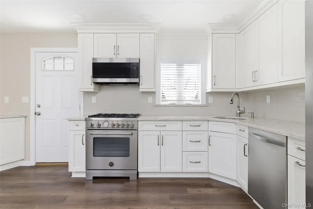 449 52nd Street Lindenhurst NY 11757