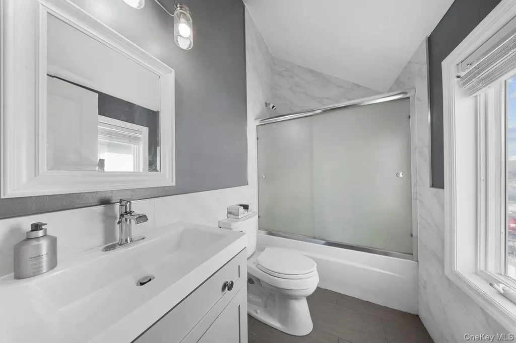 1136 W Broadway Hewlett NY 11557