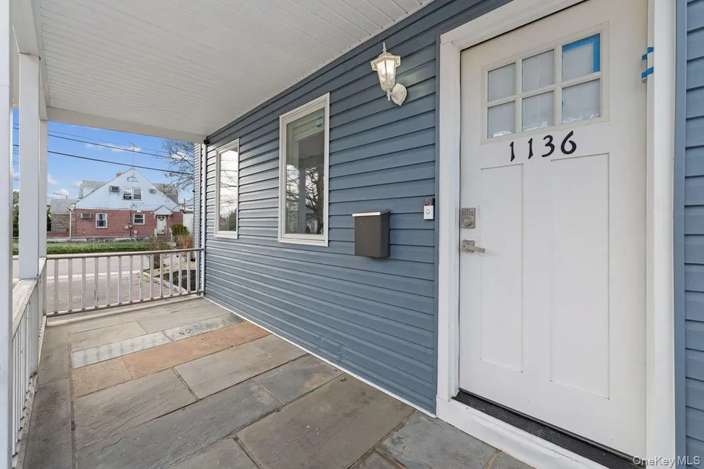 1136 W Broadway Hewlett NY 11557