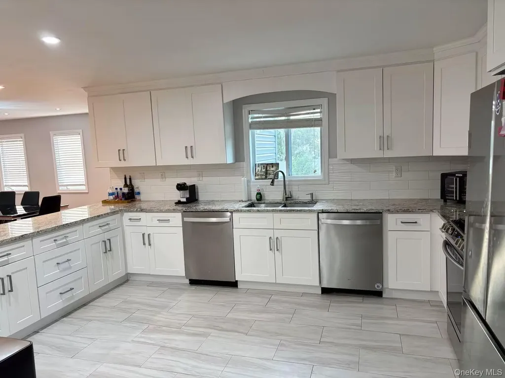 1136 W Broadway Hewlett NY 11557