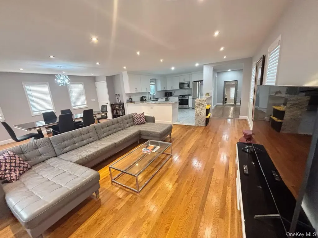 1136 W Broadway Hewlett NY 11557