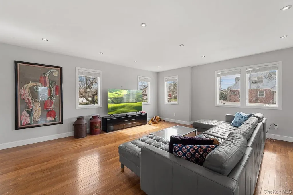 1136 W Broadway Hewlett NY 11557