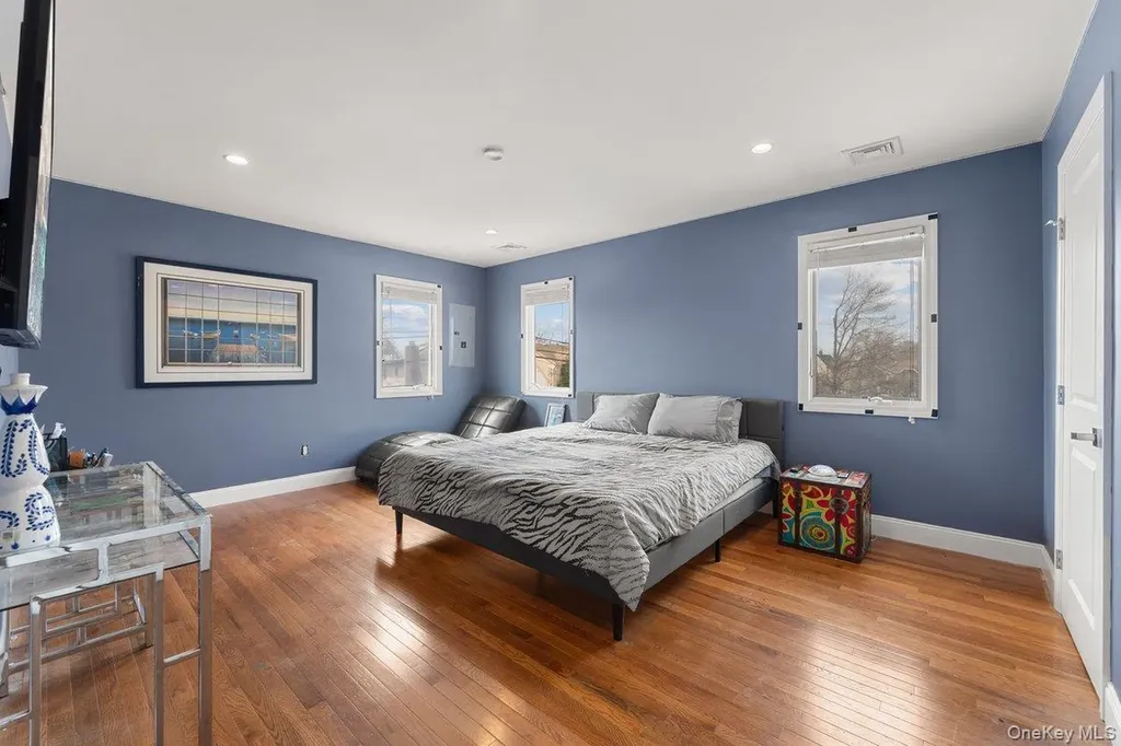 1136 W Broadway Hewlett NY 11557