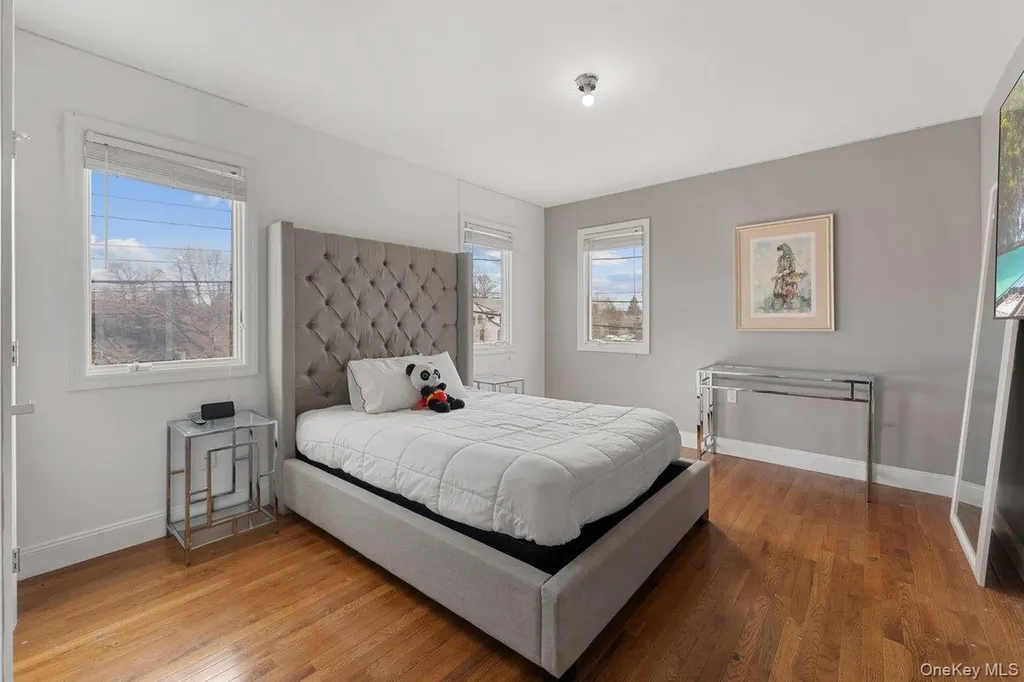 1136 W Broadway Hewlett NY 11557