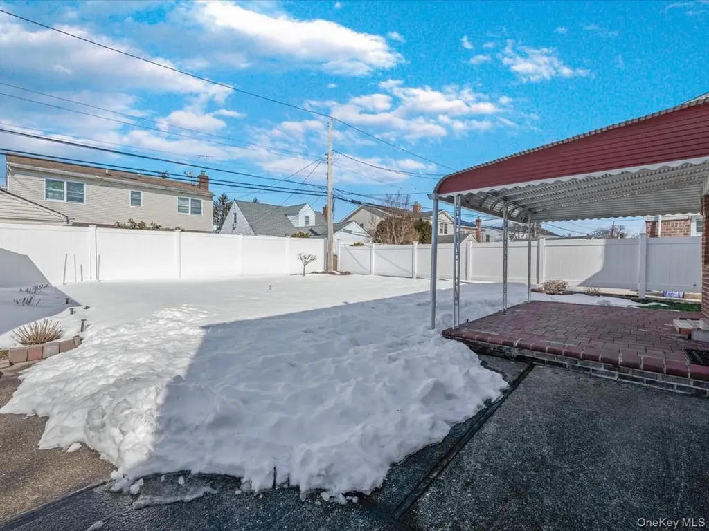 38 Leslie Lane New Hyde Park NY 11040