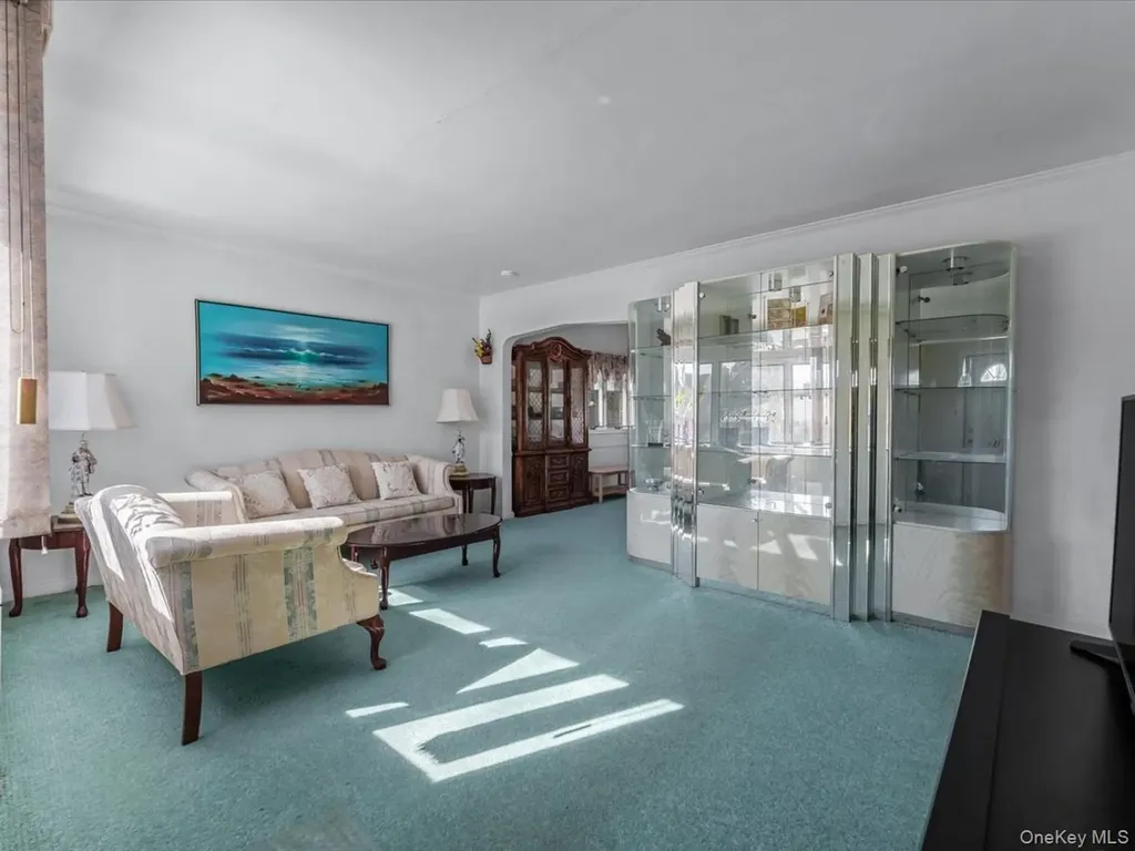 38 Leslie Lane New Hyde Park NY 11040