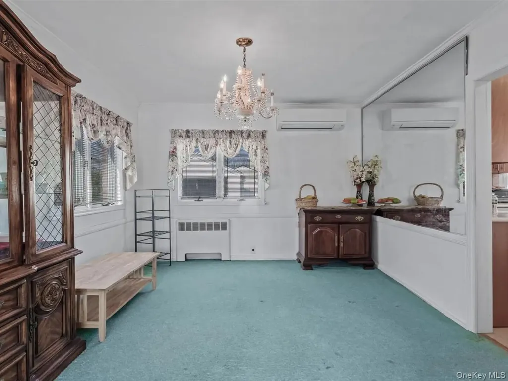 38 Leslie Lane New Hyde Park NY 11040