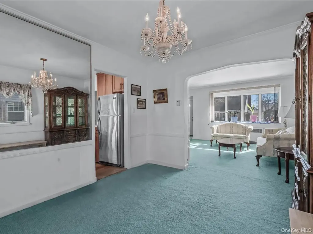 38 Leslie Lane New Hyde Park NY 11040