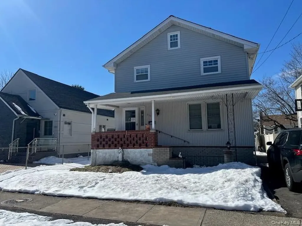 389 Hamilton Avenue Hewlett NY 11557