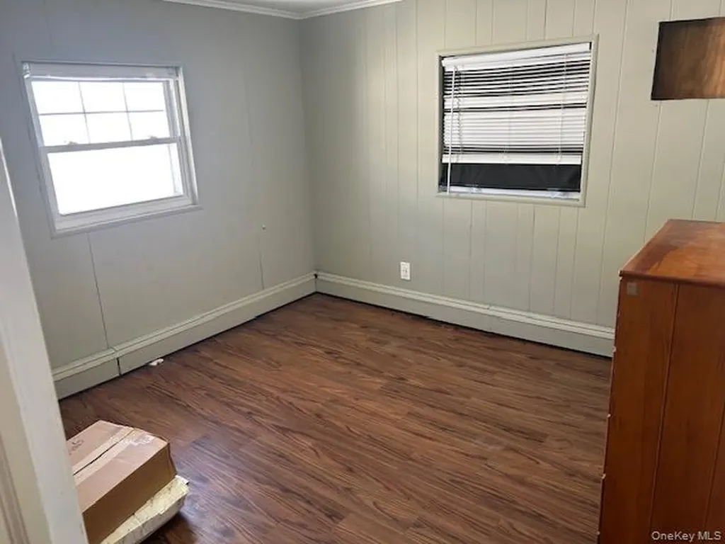 389 Hamilton Avenue Hewlett NY 11557
