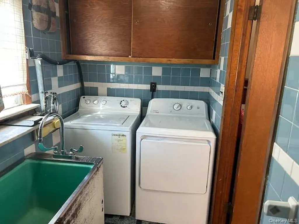 389 Hamilton Avenue Hewlett NY 11557