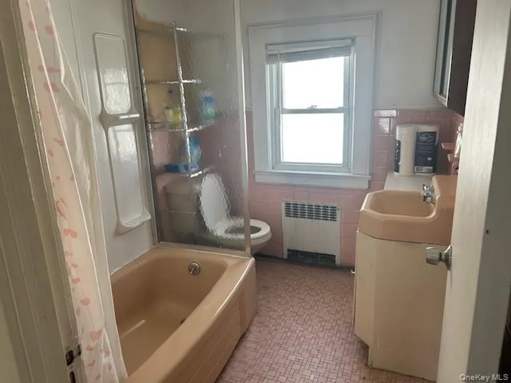 389 Hamilton Avenue Hewlett NY 11557