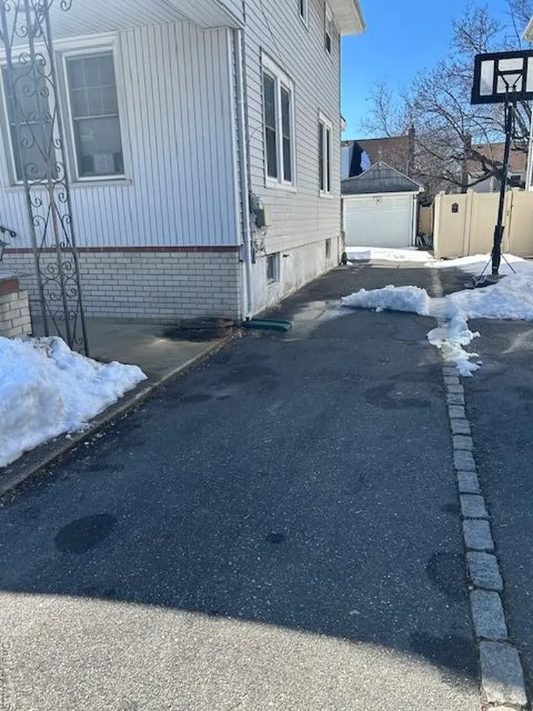 389 Hamilton Avenue Hewlett NY 11557