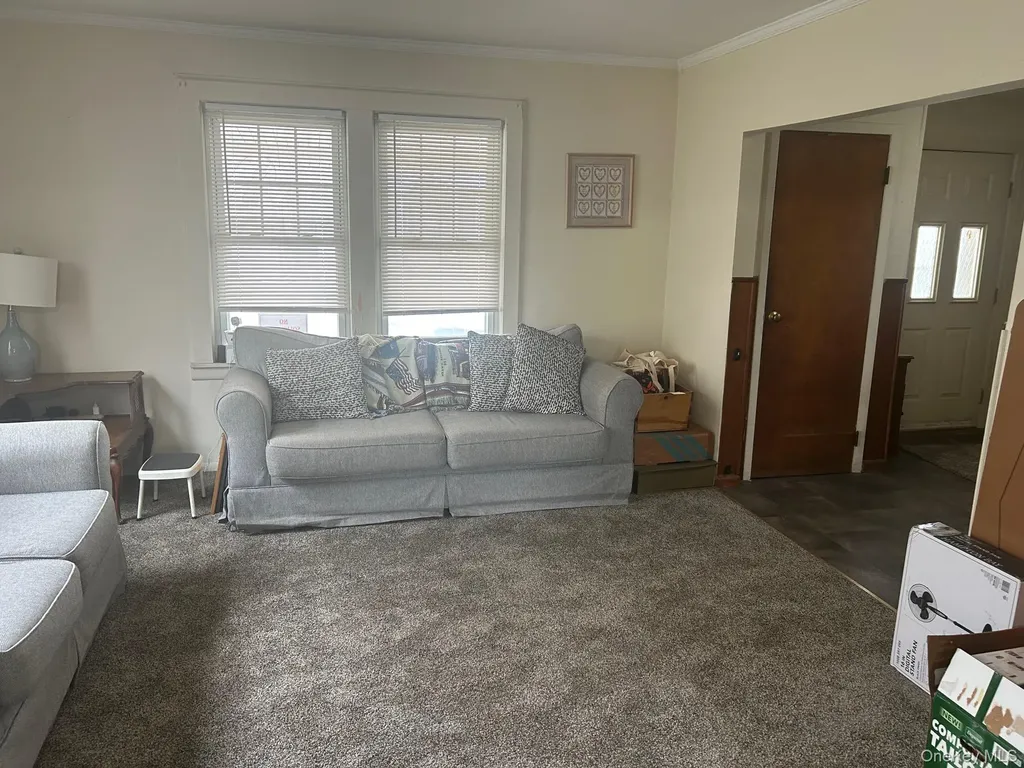 389 Hamilton Avenue Hewlett NY 11557