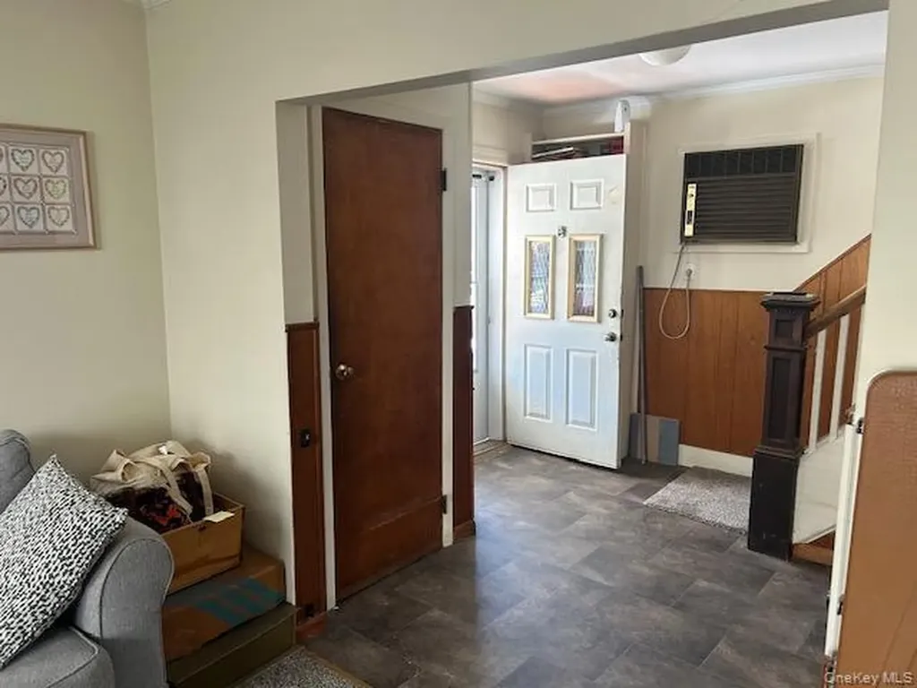 389 Hamilton Avenue Hewlett NY 11557