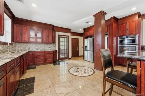 8 Eastway Bronxville NY 10708