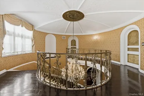 8 Eastway Bronxville NY 10708