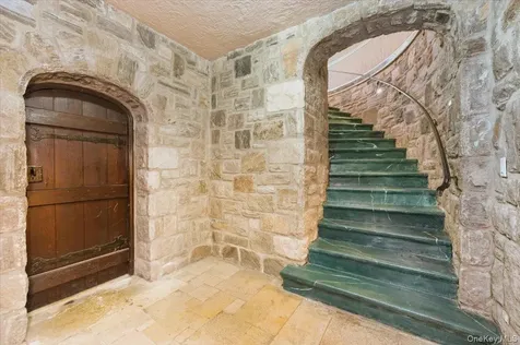 8 Eastway Bronxville NY 10708