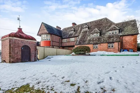 8 Eastway Bronxville NY 10708