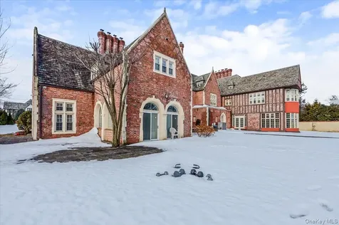 8 Eastway Bronxville NY 10708