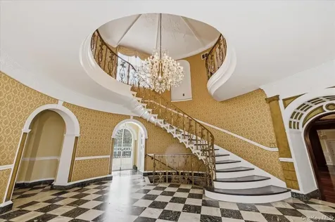 8 Eastway Bronxville NY 10708