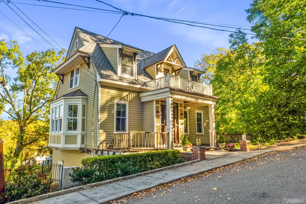 40 Park Way Sea Cliff NY 11579