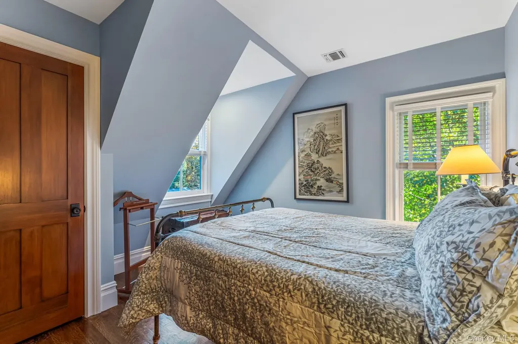 40 Park Way Sea Cliff NY 11579
