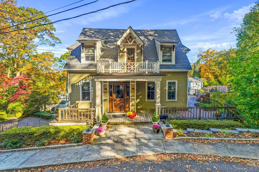 40 Park Way Sea Cliff NY 11579
