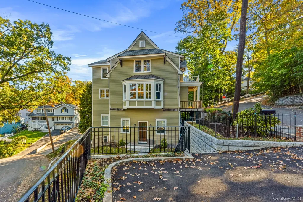 40 Park Way Sea Cliff NY 11579
