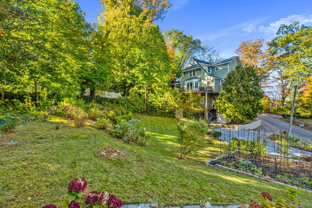 40 Park Way Sea Cliff NY 11579