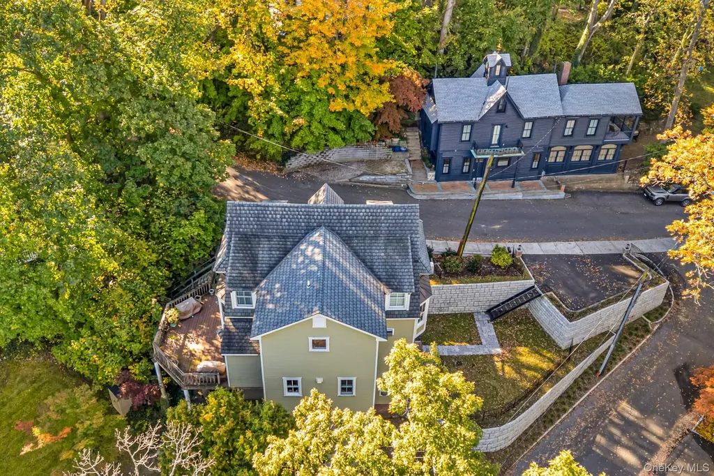 40 Park Way Sea Cliff NY 11579