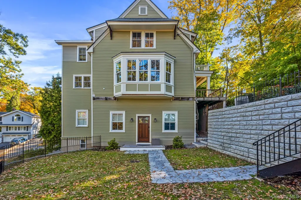 40 Park Way Sea Cliff NY 11579
