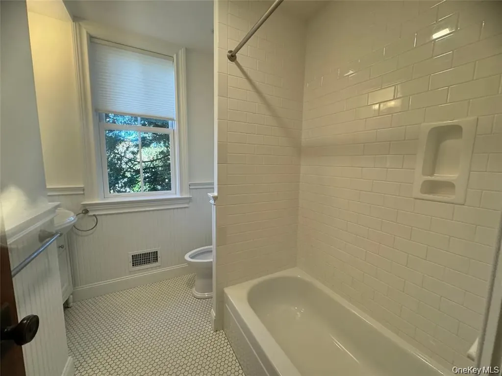 40 Park Way Sea Cliff NY 11579