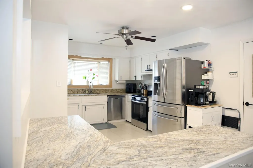 22 Berkshire Road West Babylon NY 11704
