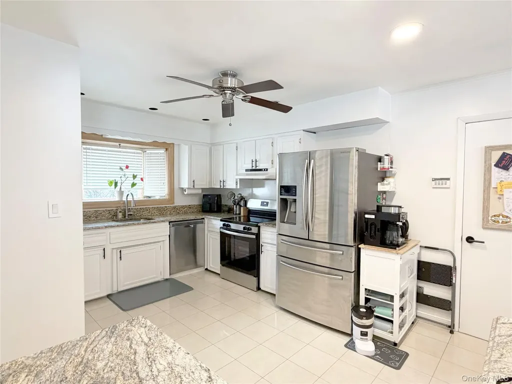 22 Berkshire Road West Babylon NY 11704