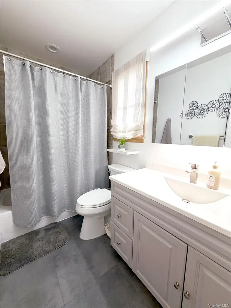 22 Berkshire Road West Babylon NY 11704