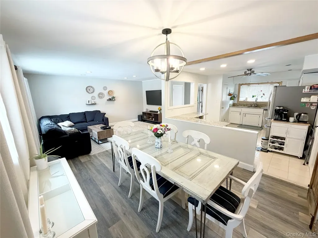 22 Berkshire Road West Babylon NY 11704