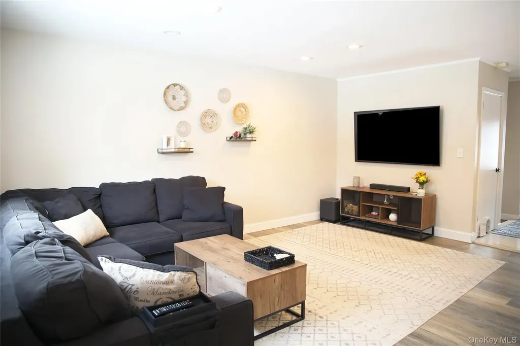 22 Berkshire Road West Babylon NY 11704