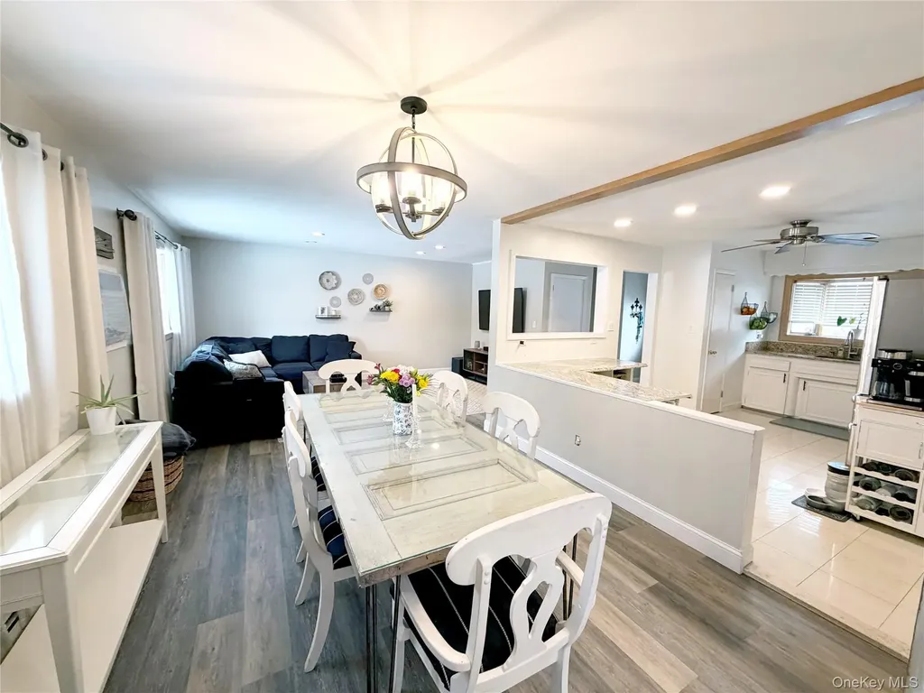 22 Berkshire Road West Babylon NY 11704