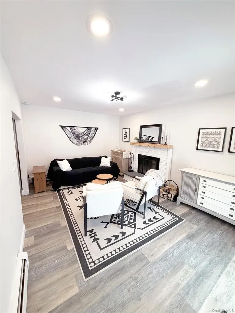 22 Berkshire Road West Babylon NY 11704