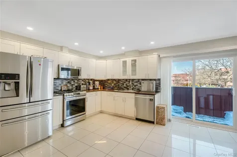 929 West Fingerboard Road Staten Island NY 10304
