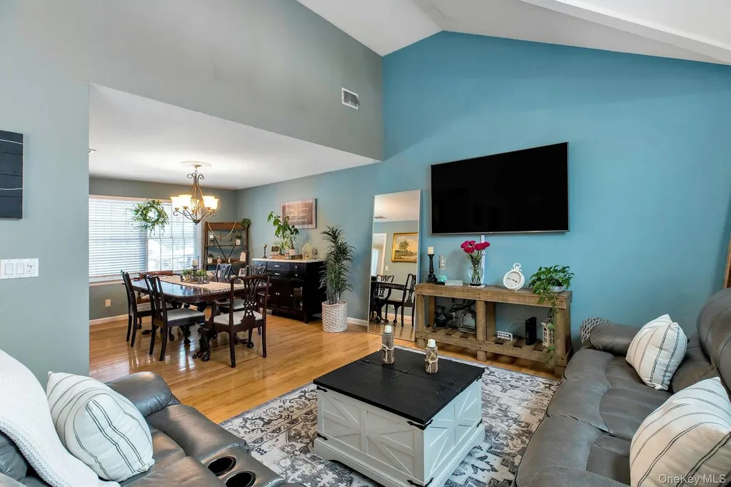 1295 Wilson Place West Islip NY 11795