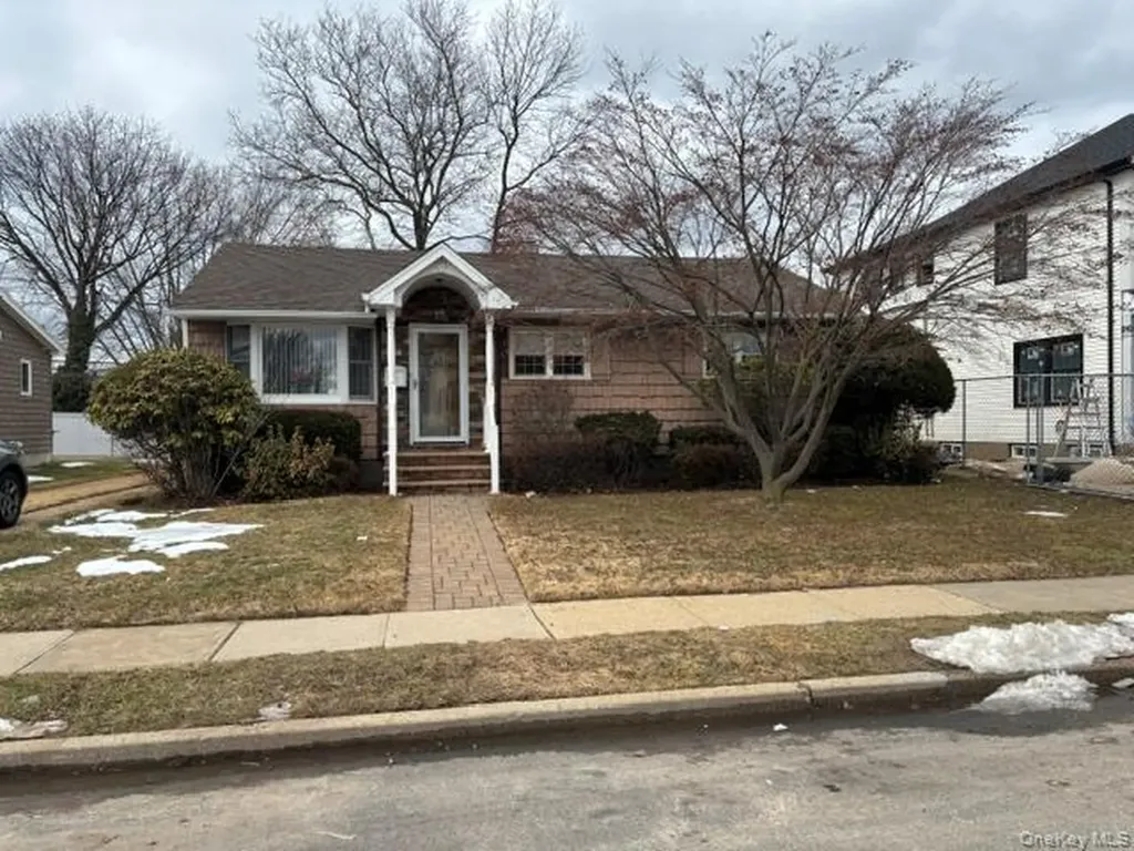 660 Hewlett Street Franklin Square NY 11010