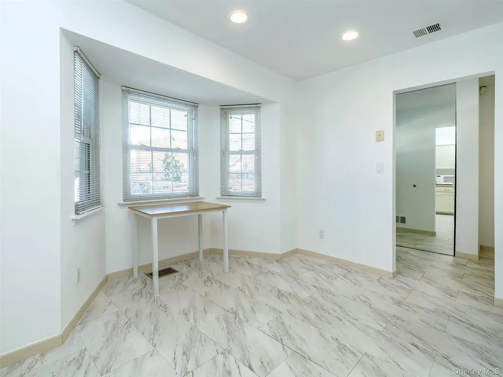 78 Santa Barbara Drive Plainview NY 11803