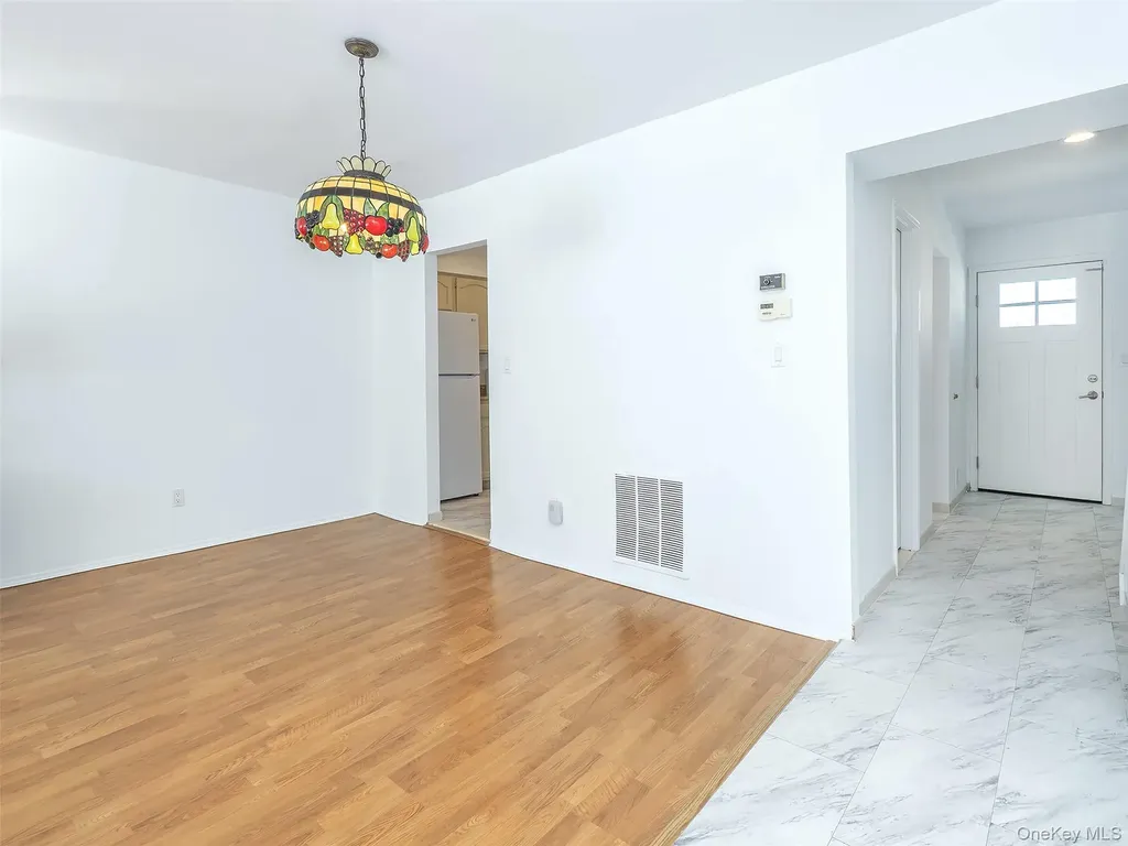 78 Santa Barbara Drive Plainview NY 11803