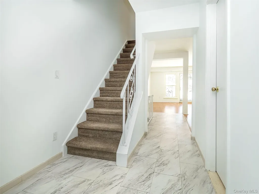 78 Santa Barbara Drive Plainview NY 11803