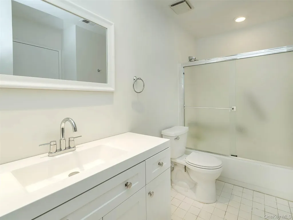 78 Santa Barbara Drive Plainview NY 11803
