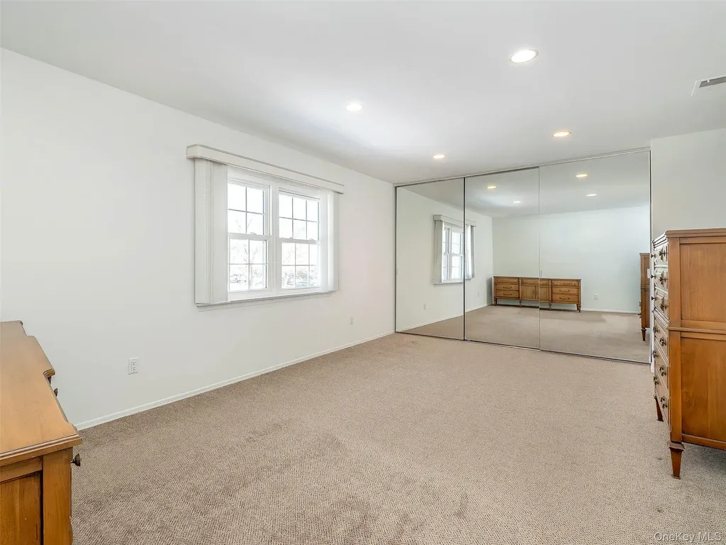 78 Santa Barbara Drive Plainview NY 11803
