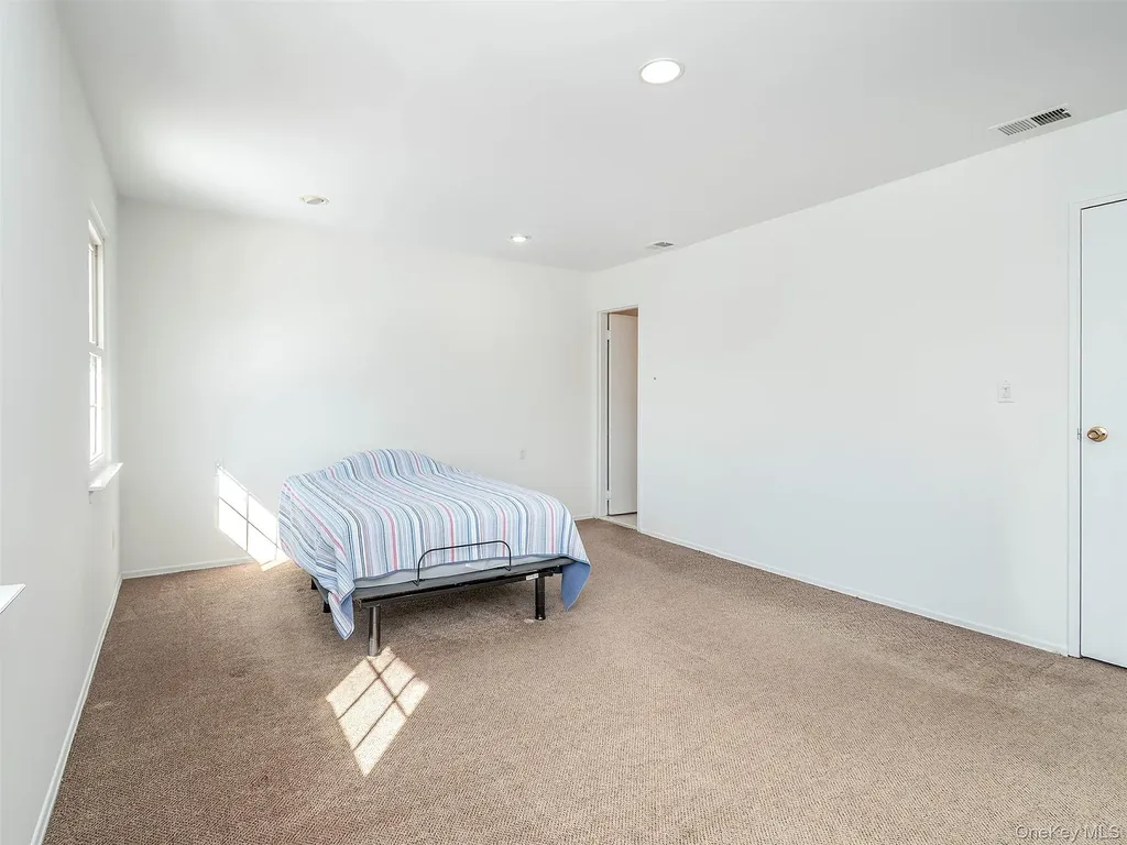 78 Santa Barbara Drive Plainview NY 11803